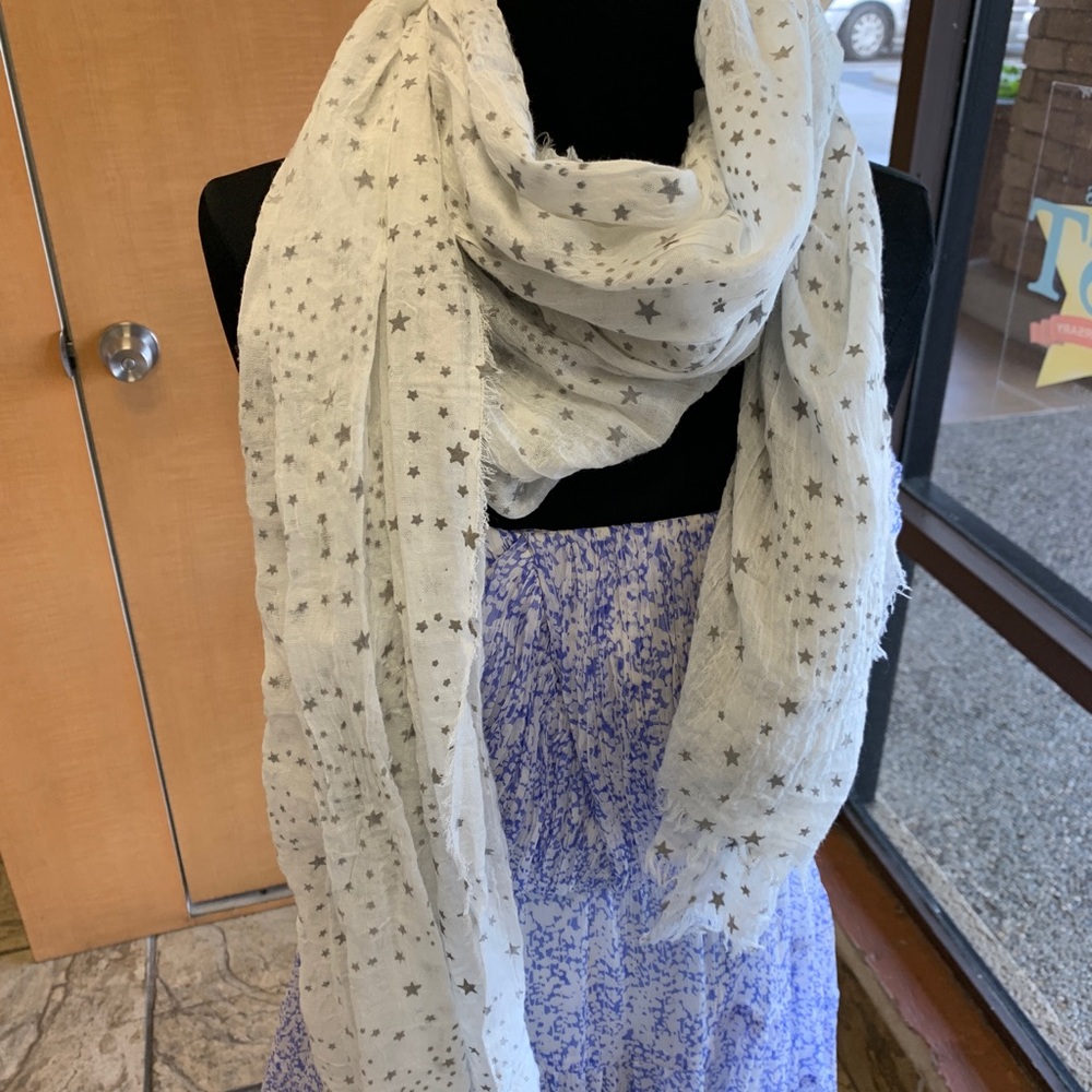 Scarf 🧣 - Picture 3 of 4
